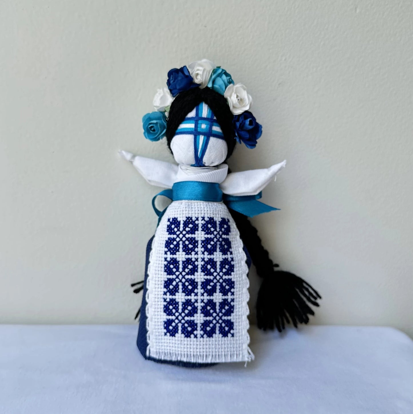 Motanka | Motanka Victoria | Blanco & Azul | Corona de Flores | UA Market®