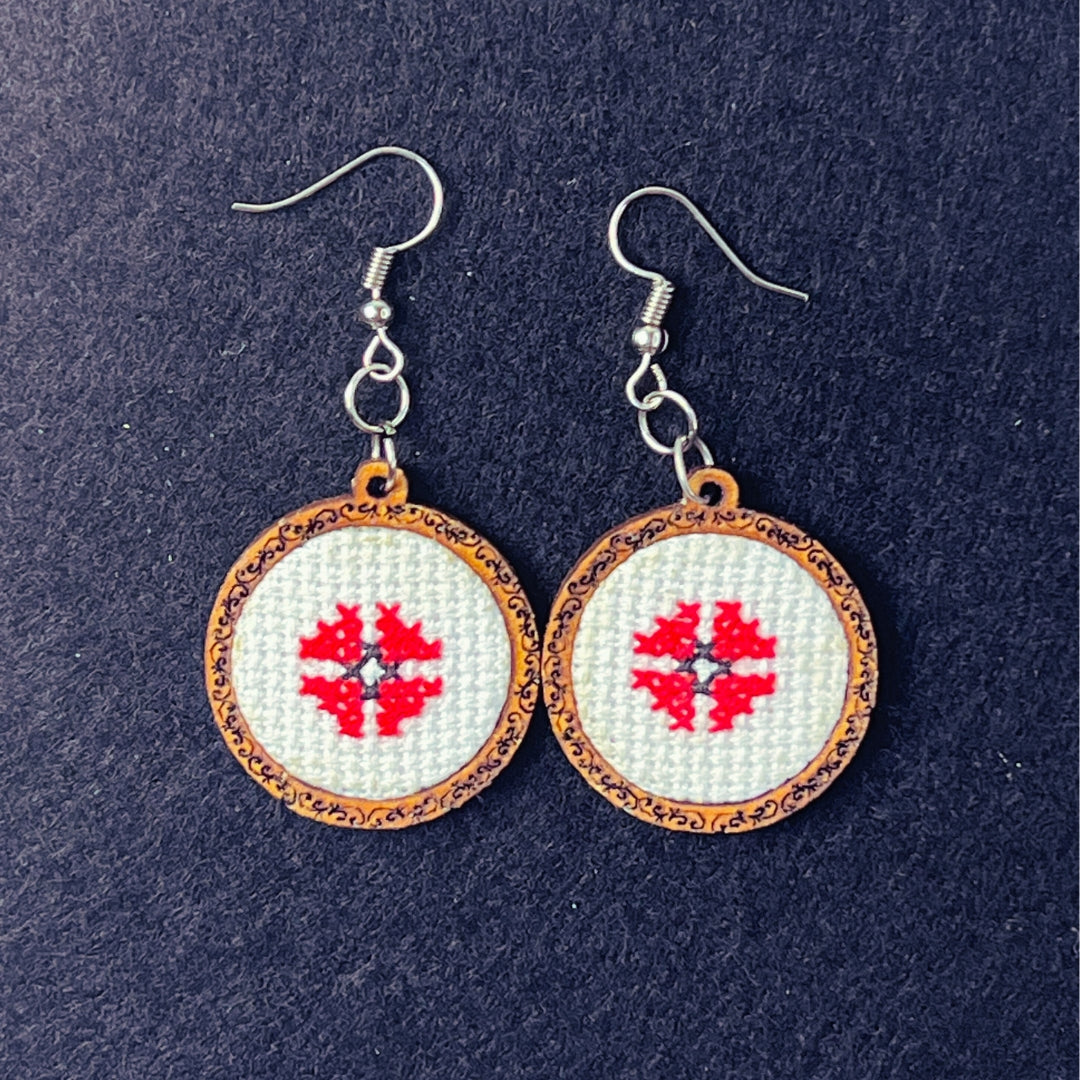 UA Market® Pendientes | Bordado | Rojo & Negro