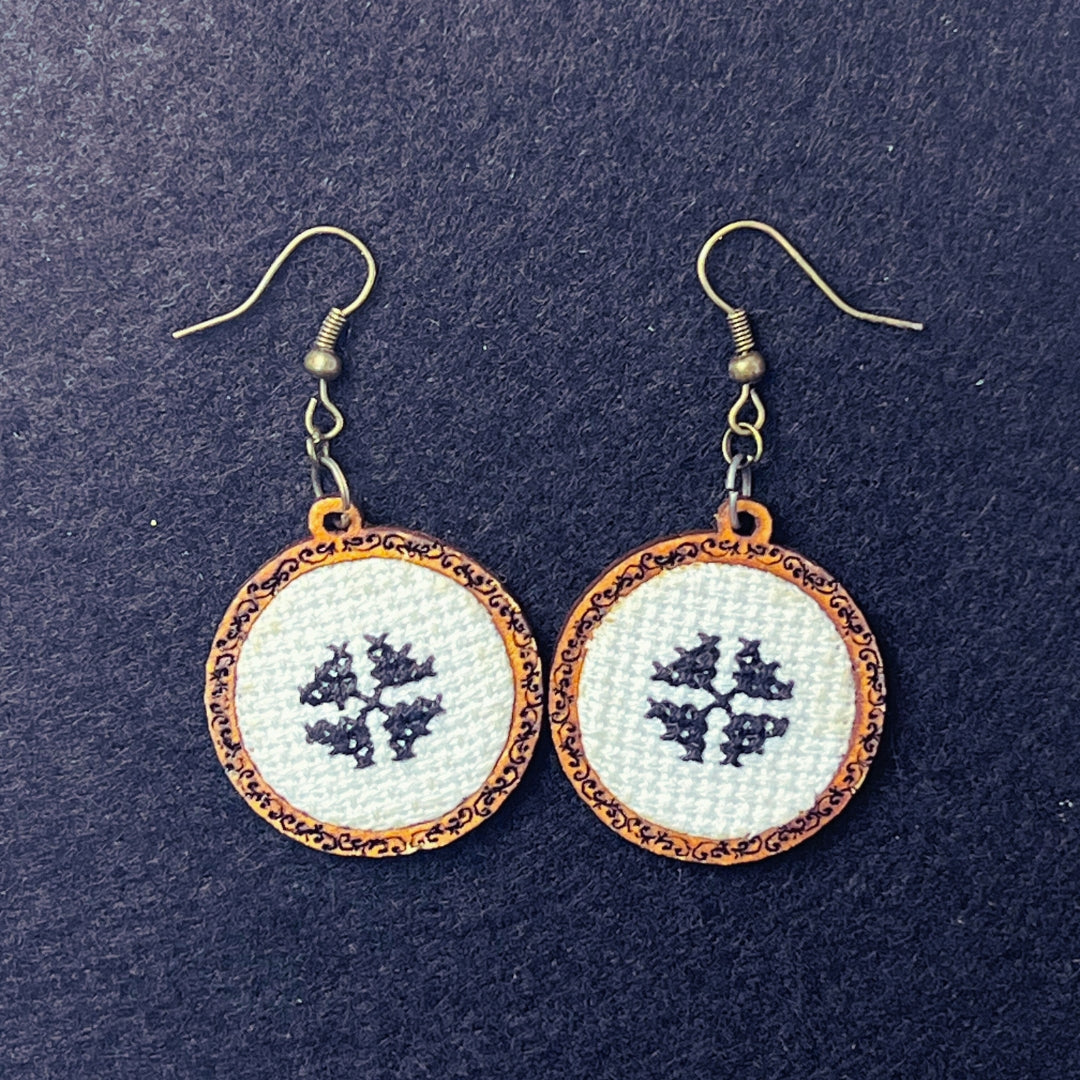 UA Market® Pendientes | Bordado | Negro