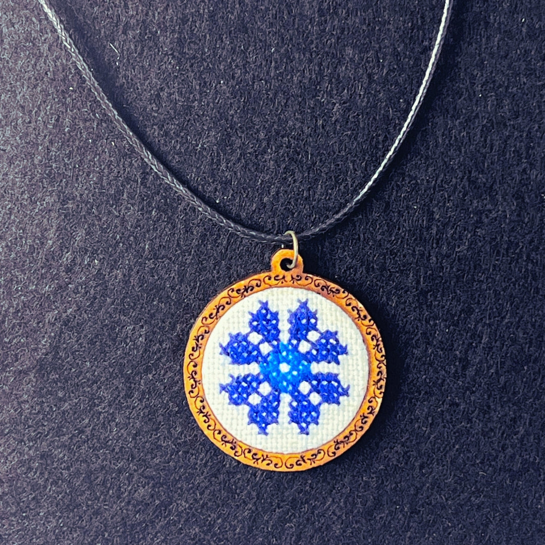 Collar | Bordado | Azul | UA Market®