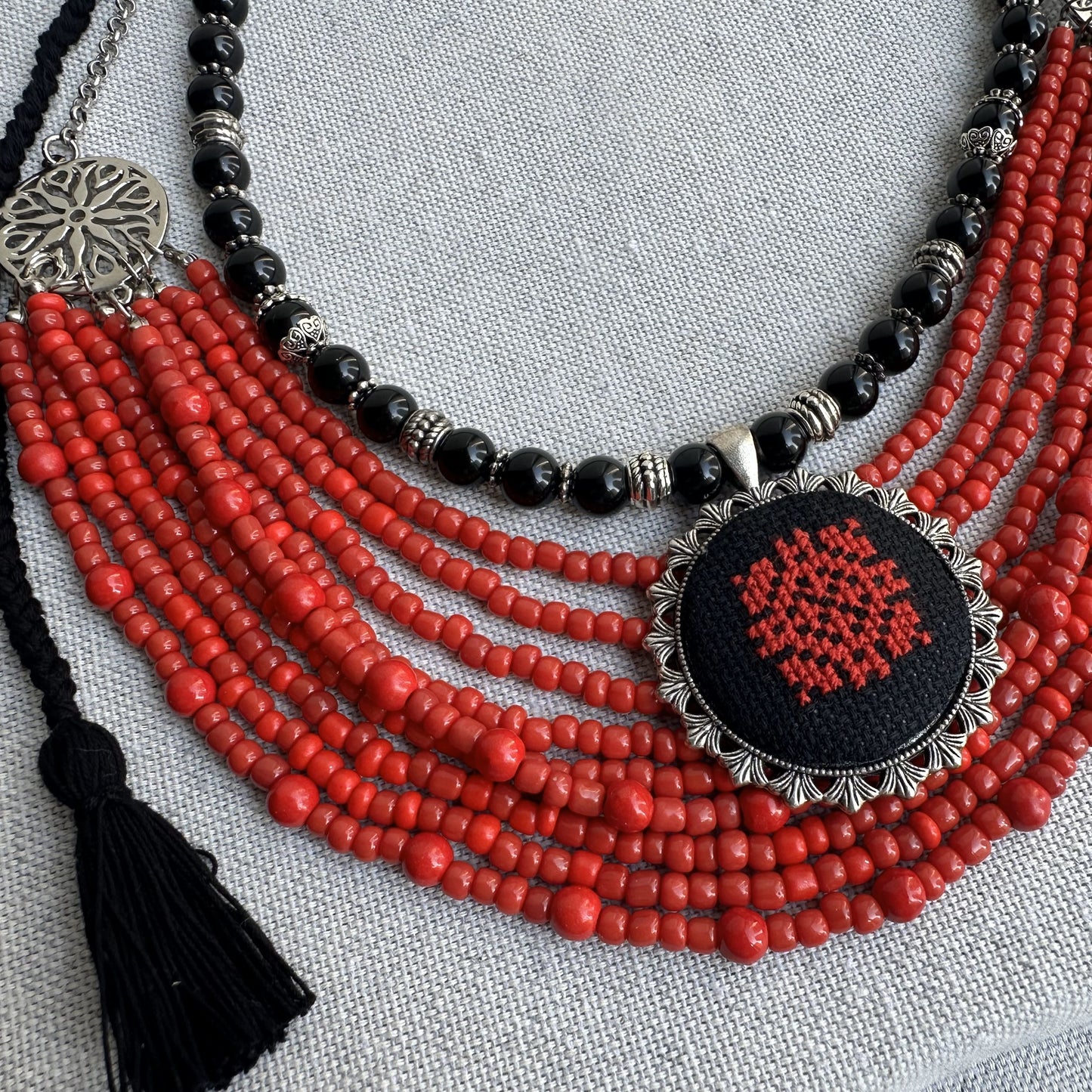 Set de collares de piedras naturales con colgante bordado | UA Market®