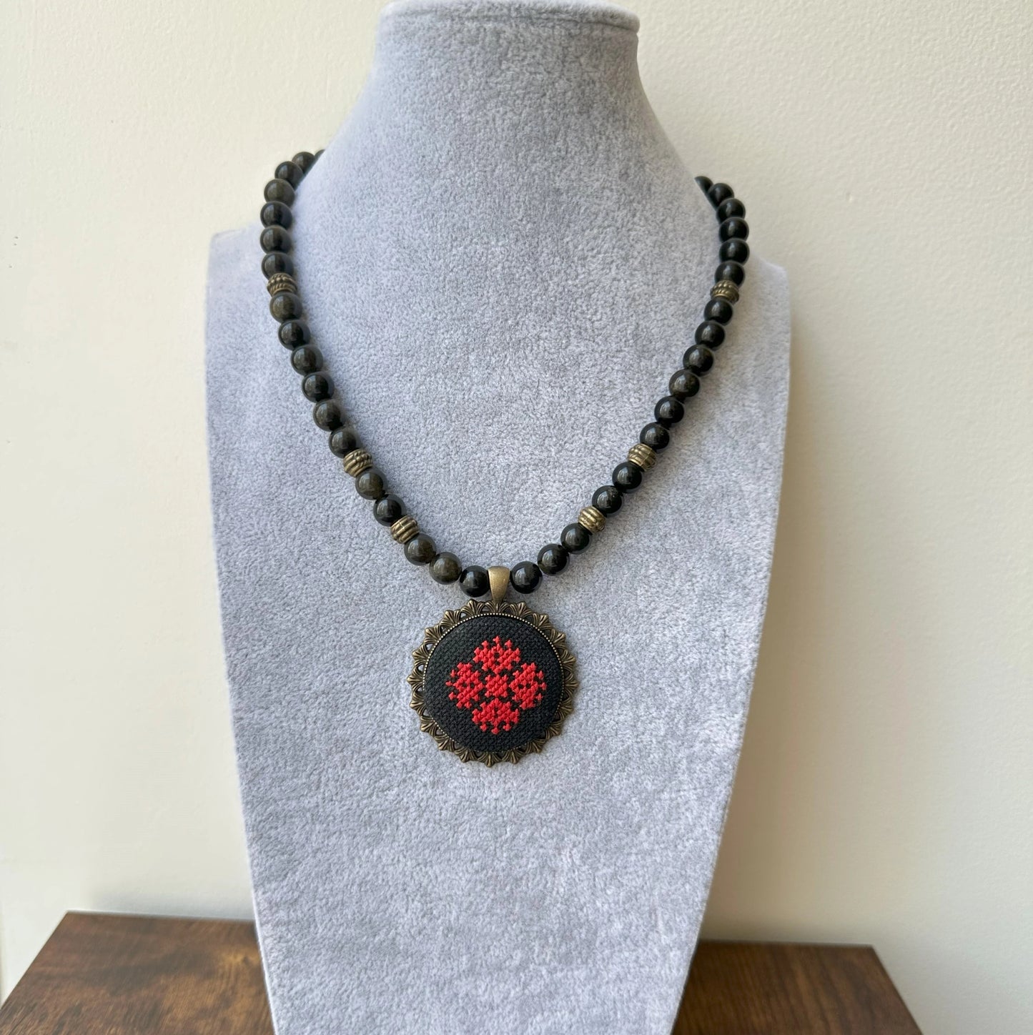 Collar de obsidian dorado "Flor Roja" | UA Market®