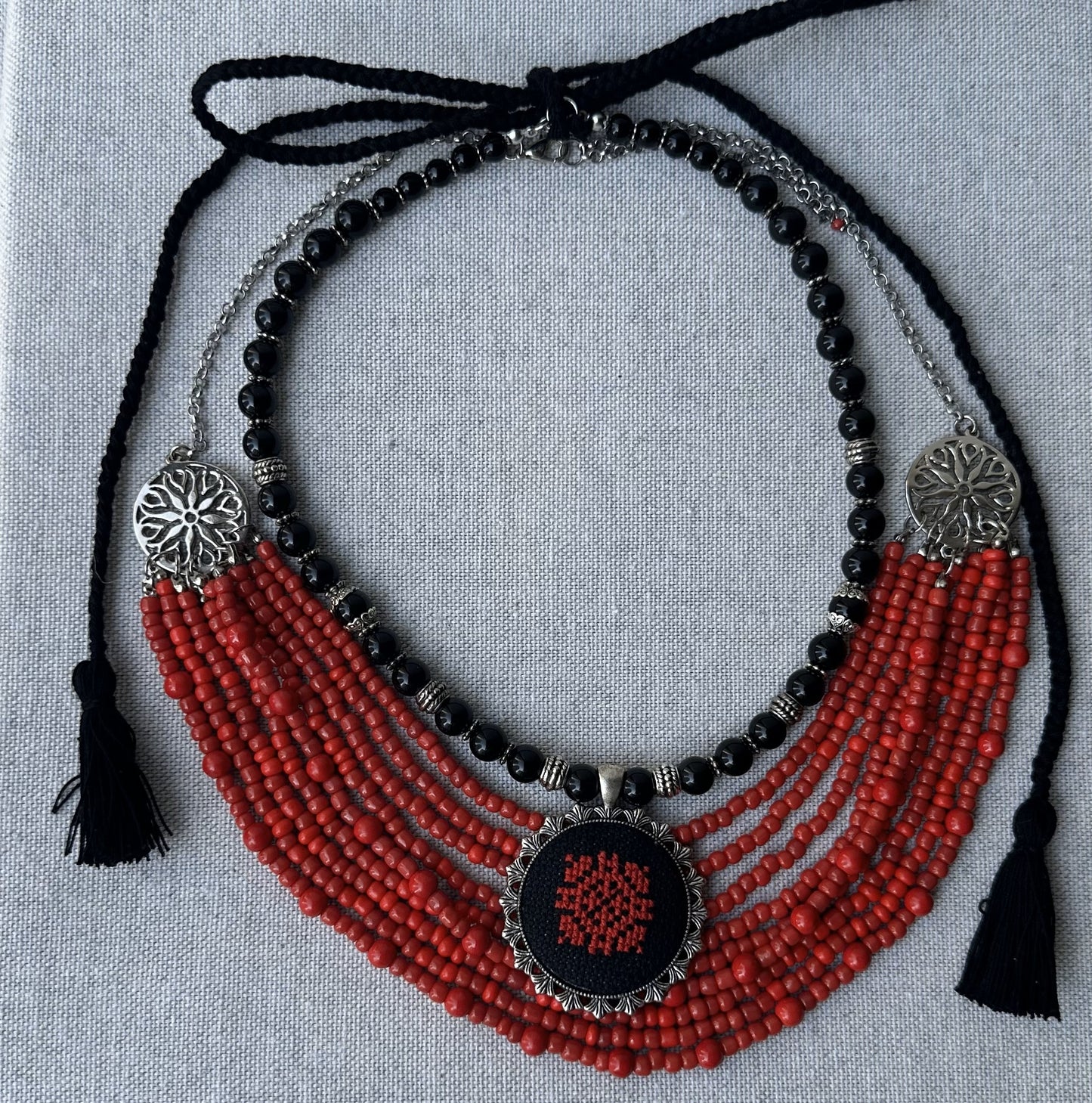 Set de collares de piedras naturales con colgante bordado | UA Market®