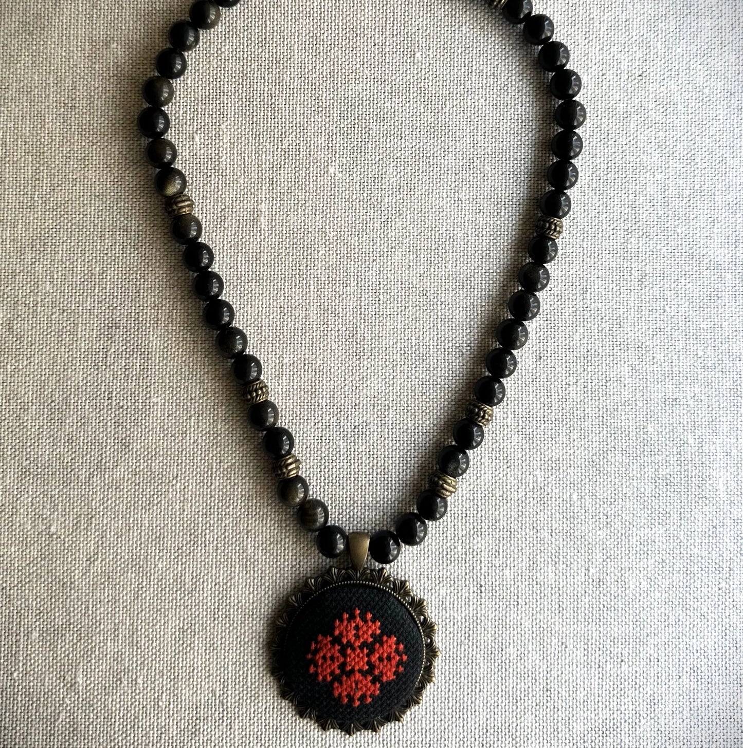 Collar de obsidian dorado "Flor Roja" | UA Market®