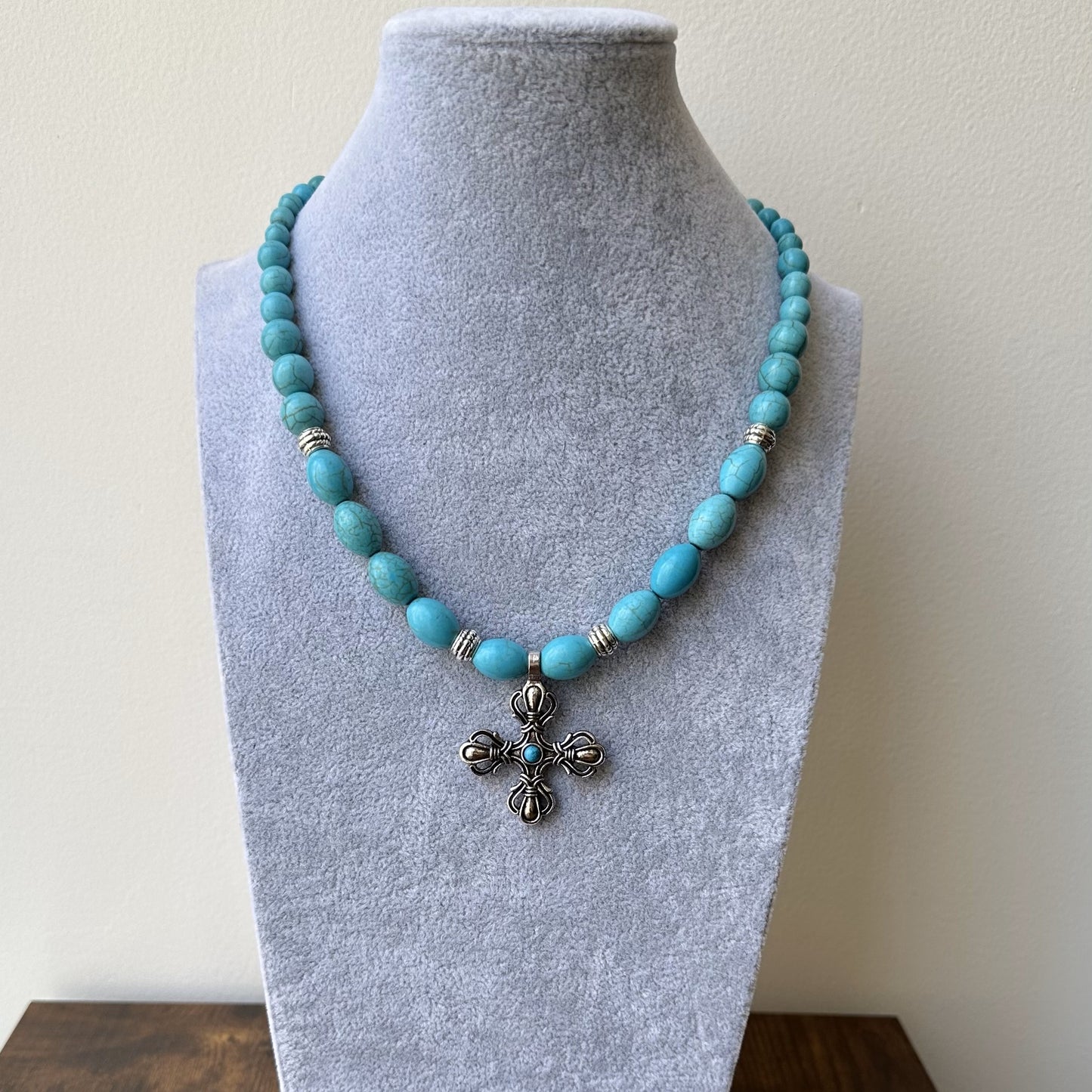 Collar de turquesa con colgante Cruz | UA Market®