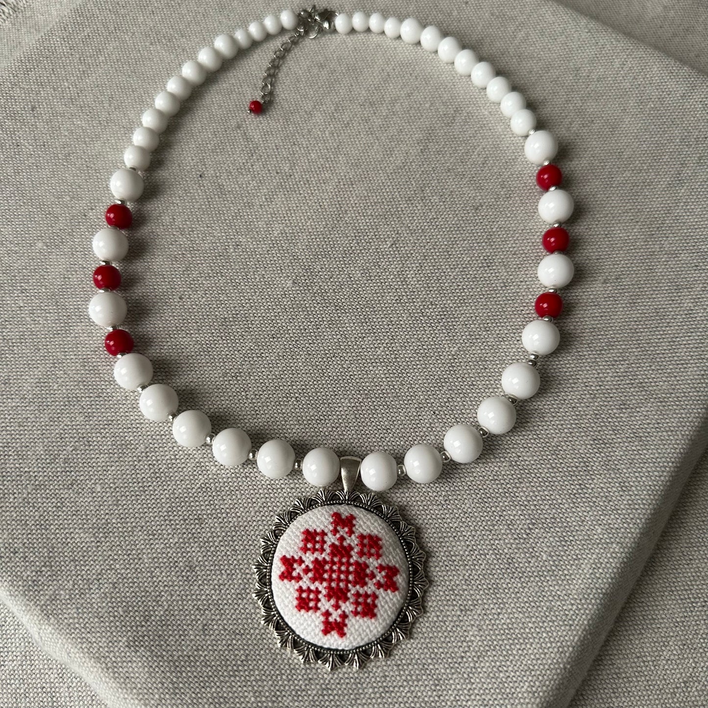 Collar de piedras naturales con colgante bordado AMOR con aretes| UA Market®