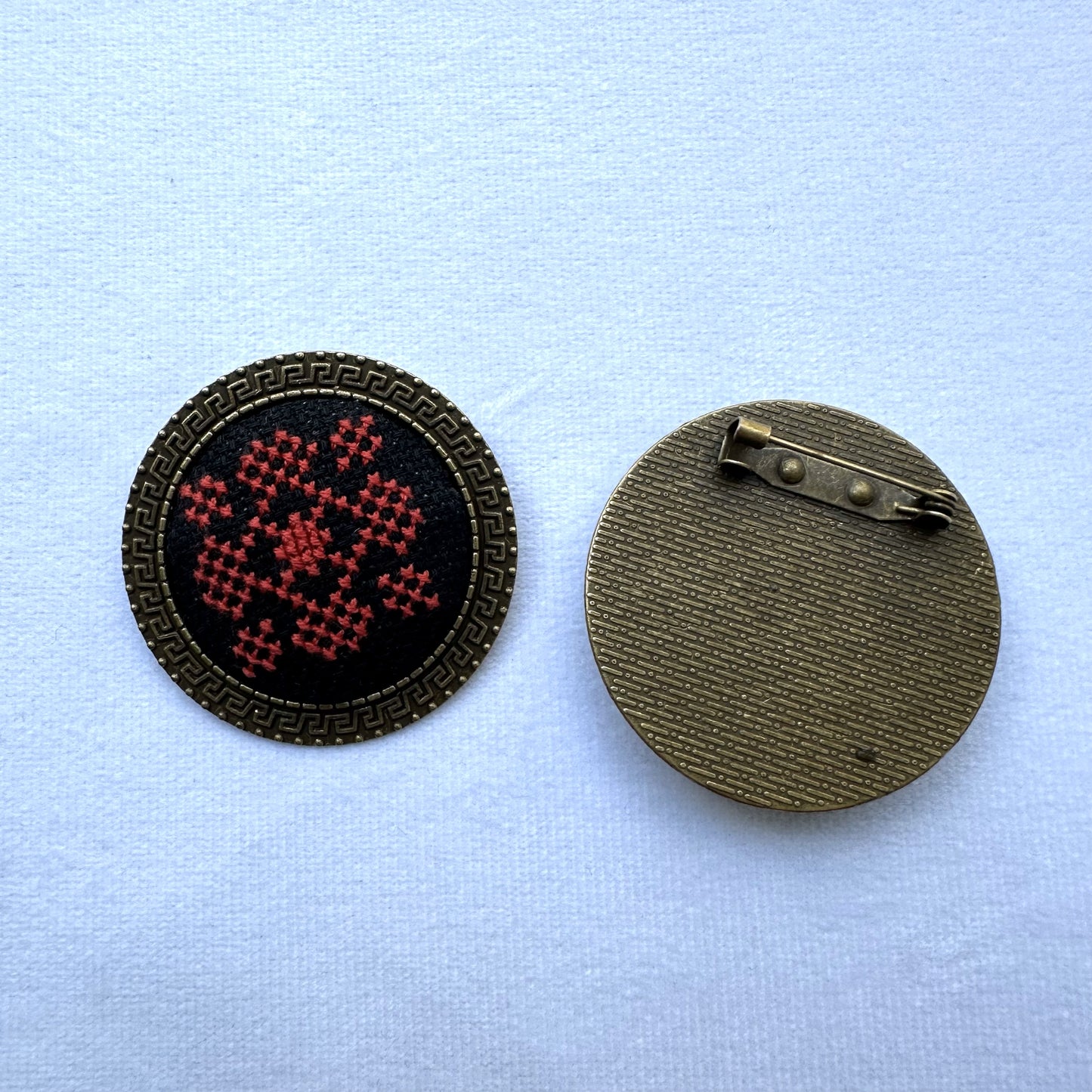 Broche con nombre codificado | UA Market®