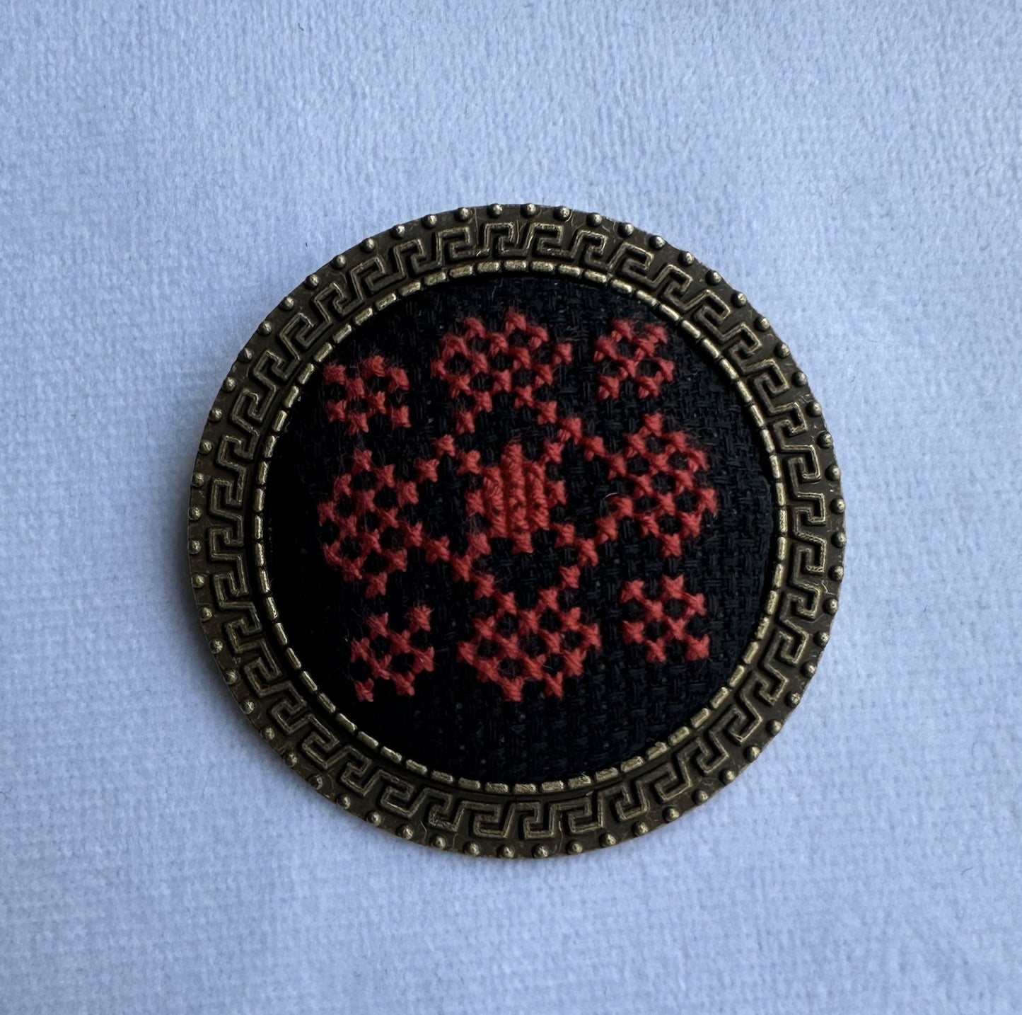 Broche con nombre codificado | UA Market®