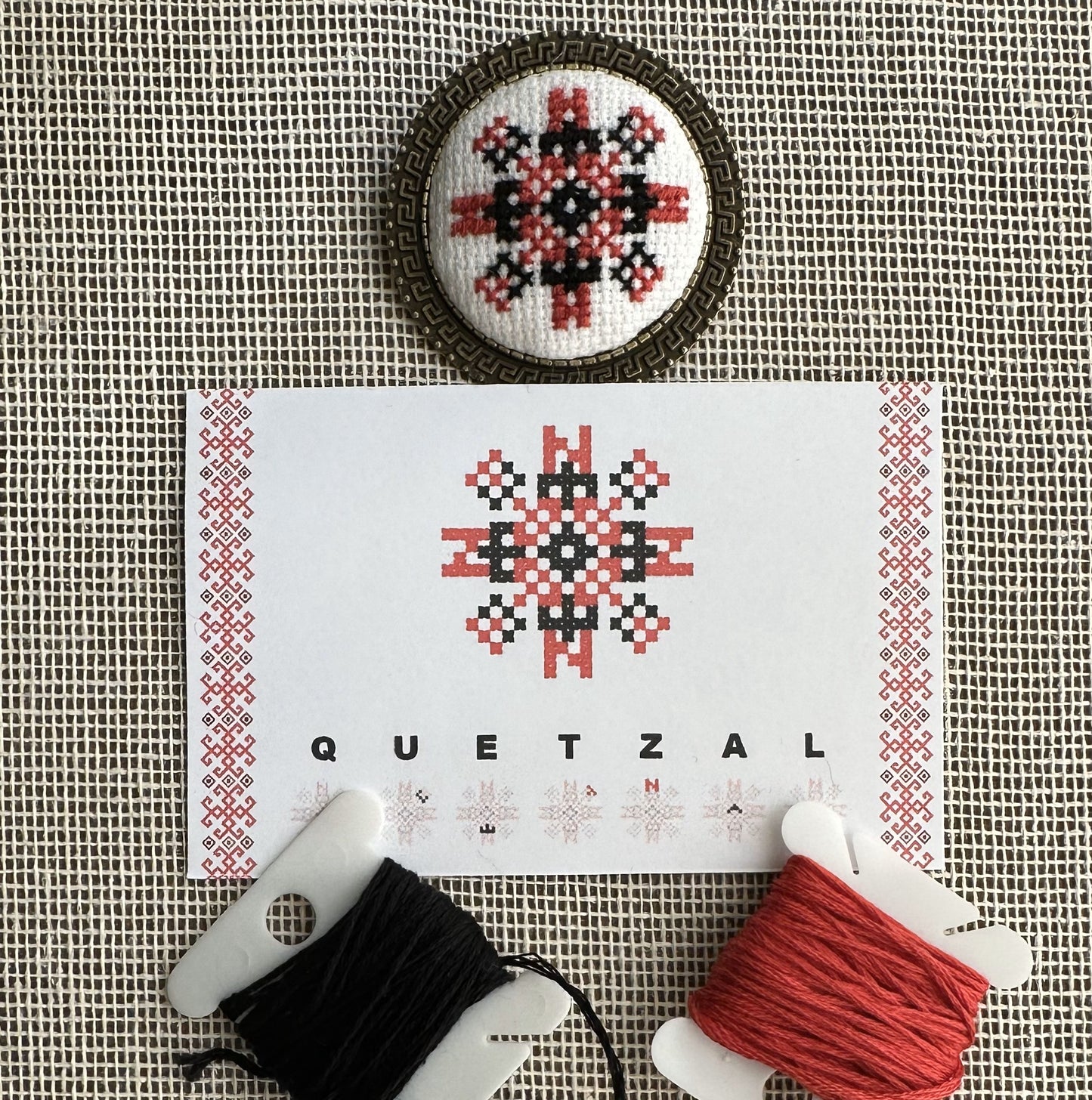 Broche con nombre codificado | UA Market®