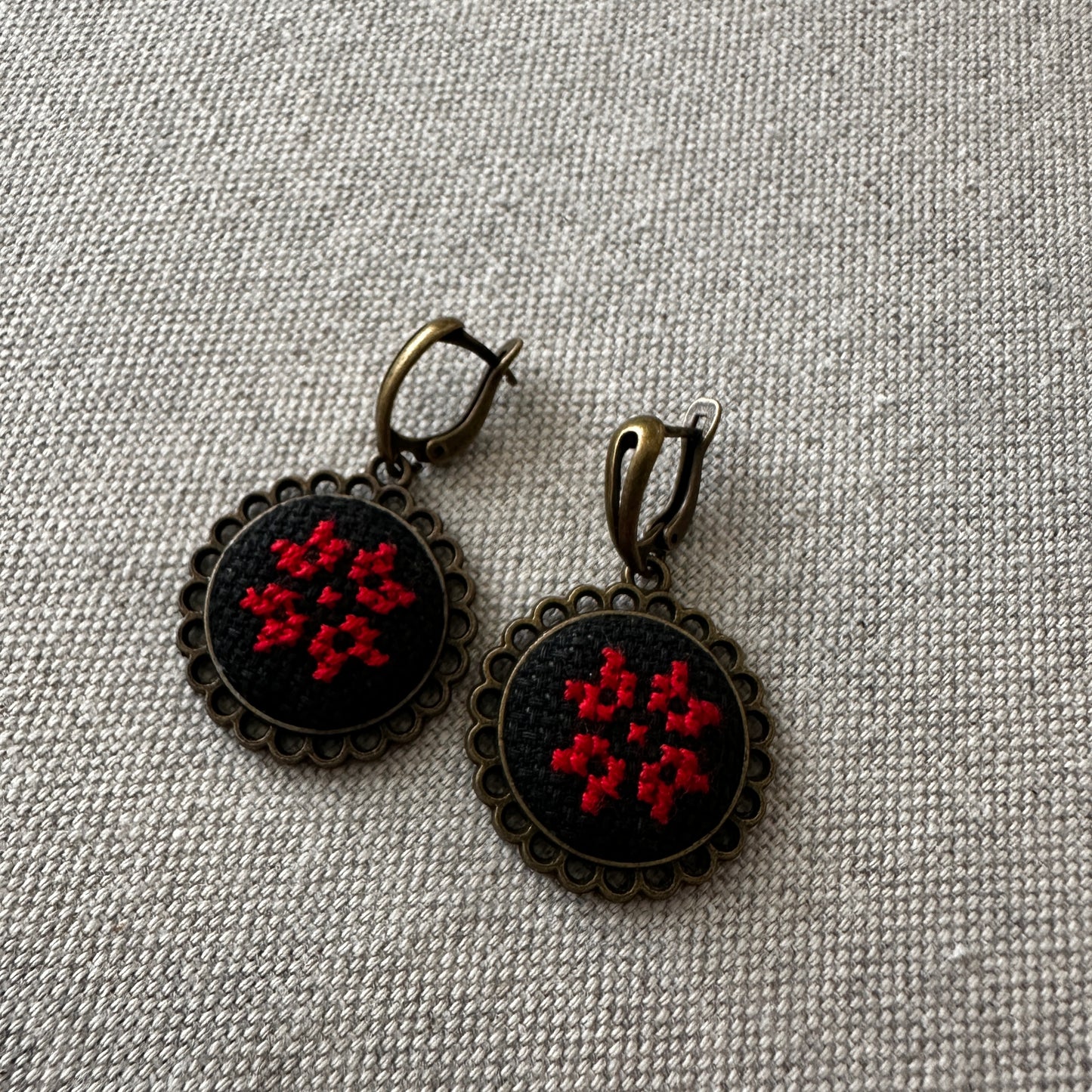 Aretes | Bordado | Rojo & Negro