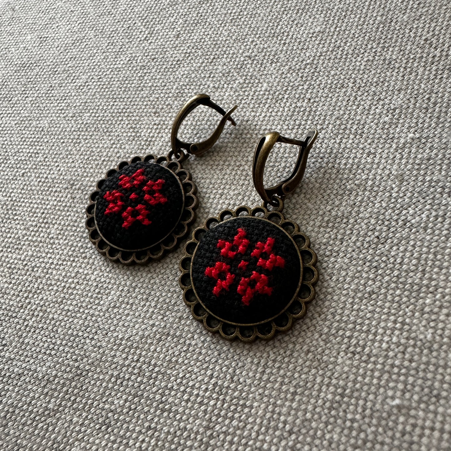 Aretes | Bordado | Rojo & Negro
