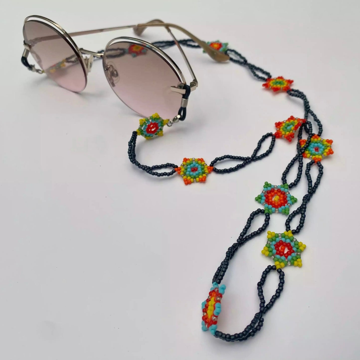 Soporte para gafas “Mándalas” hecho a mano con cuentas japonesas