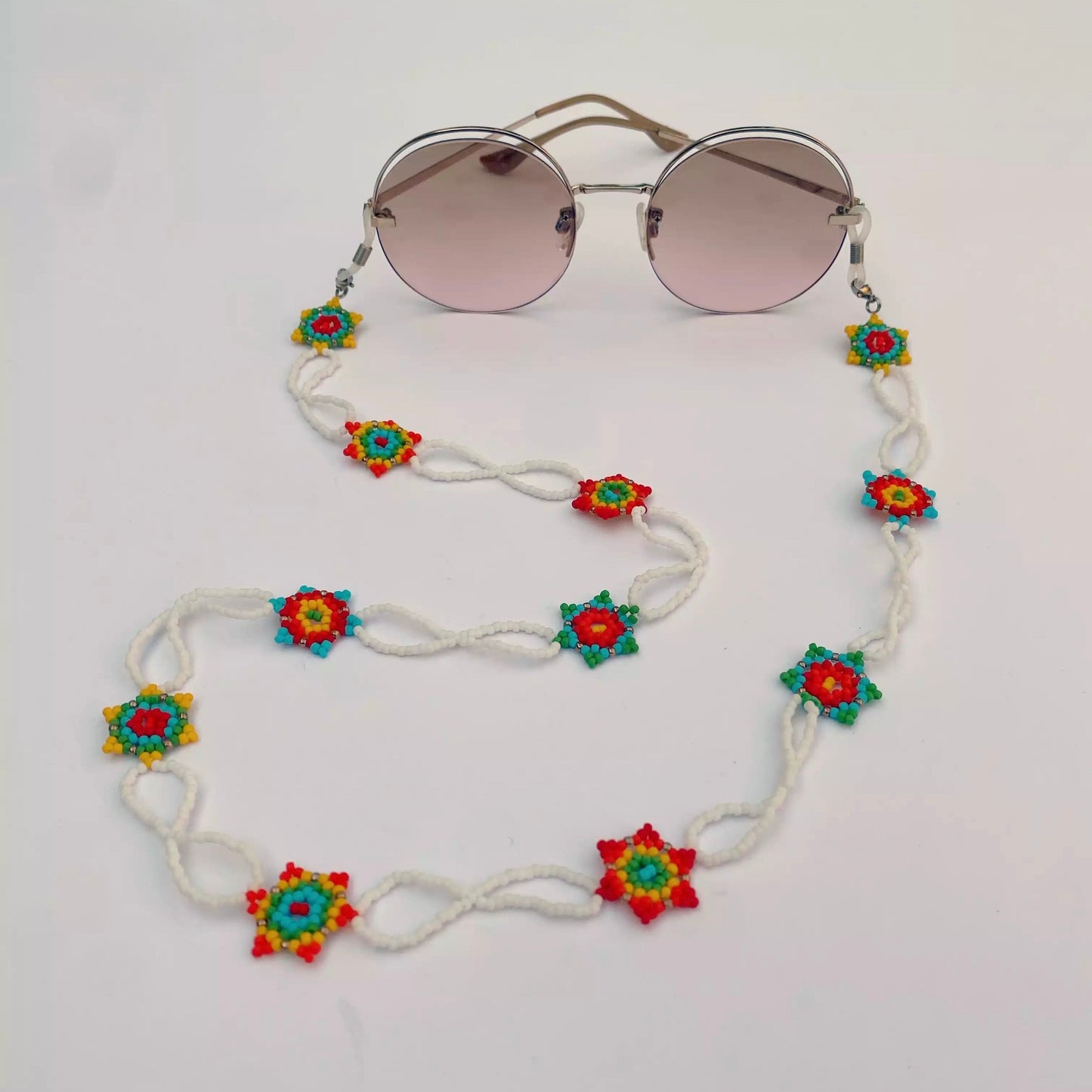 Soporte para gafas “Mándalas” hecho a mano con cuentas japonesas
