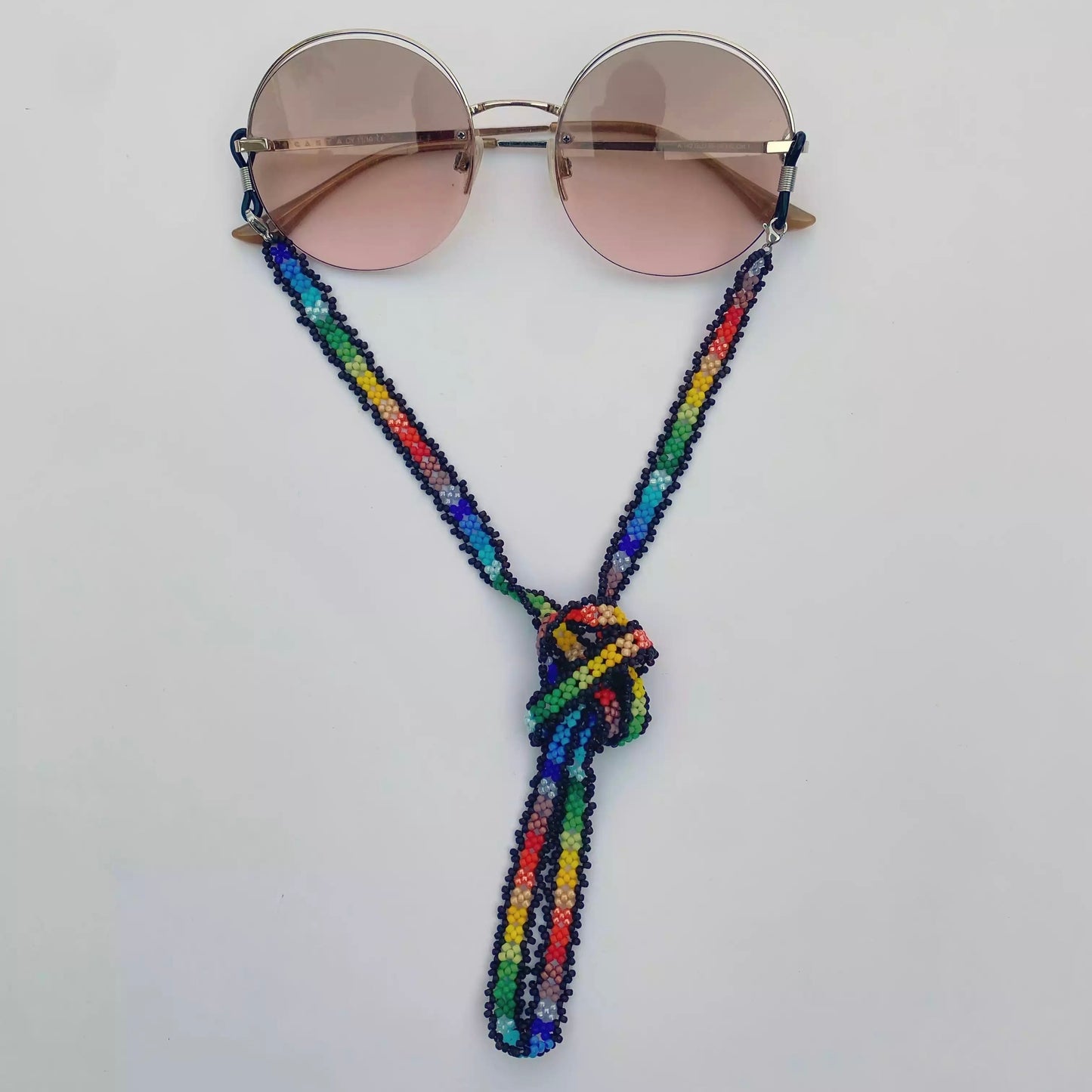 Soporte para gafas “ Arcoíris” hecho a mano con cuentas japonesas