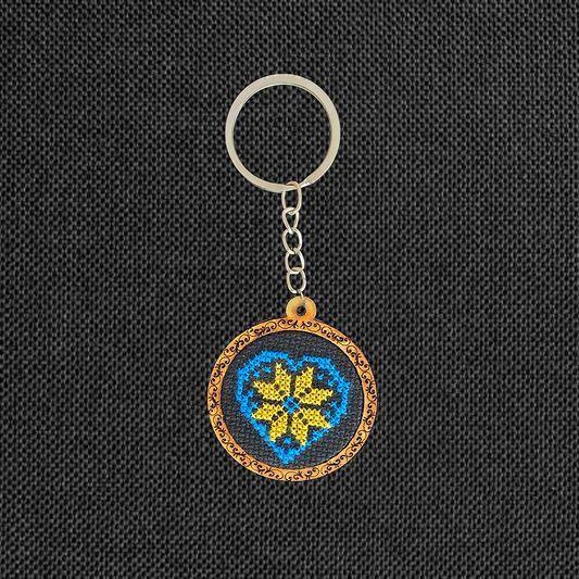 UA Market® Llavero | Bordado Corazón | Azul, Amarillo & Negro