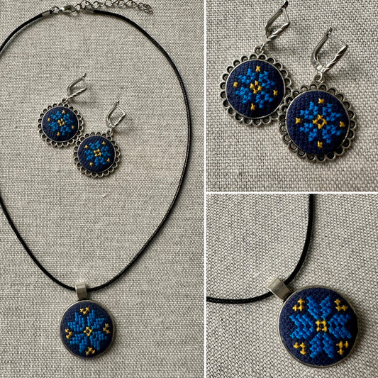 Juego de Collar y Aretes | Bordado | Azul & Amarillo