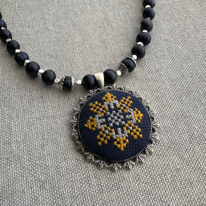 Collar de perla natural con colgante bordado | UA Market®