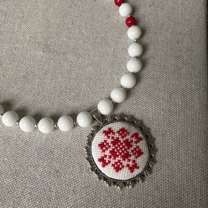 Collar de piedras naturales con colgante bordado AMOR con aretes| UA Market®