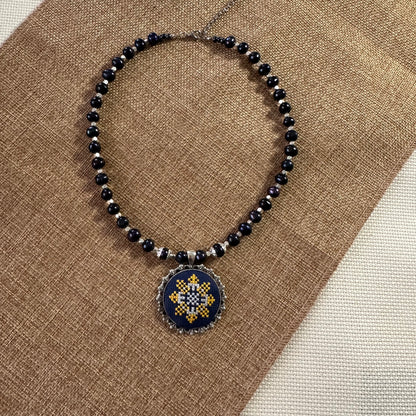 Collar de perla natural con colgante bordado | UA Market®