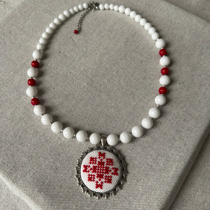 Collar de piedras naturales con colgante bordado AMOR con aretes| UA Market®