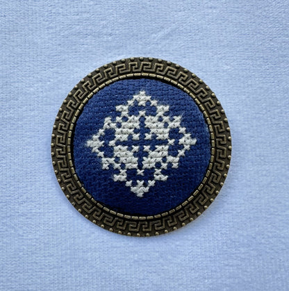 Broche con nombre codificado | UA Market®