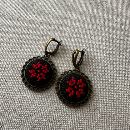 Aretes | Bordado | Rojo & Negro