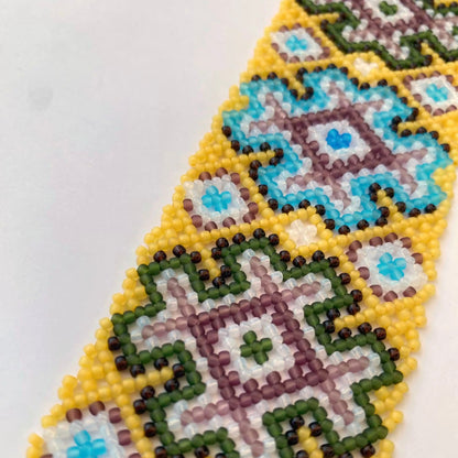 Collar "Petalia", silanka ucraniana tradicional con ornamento floral