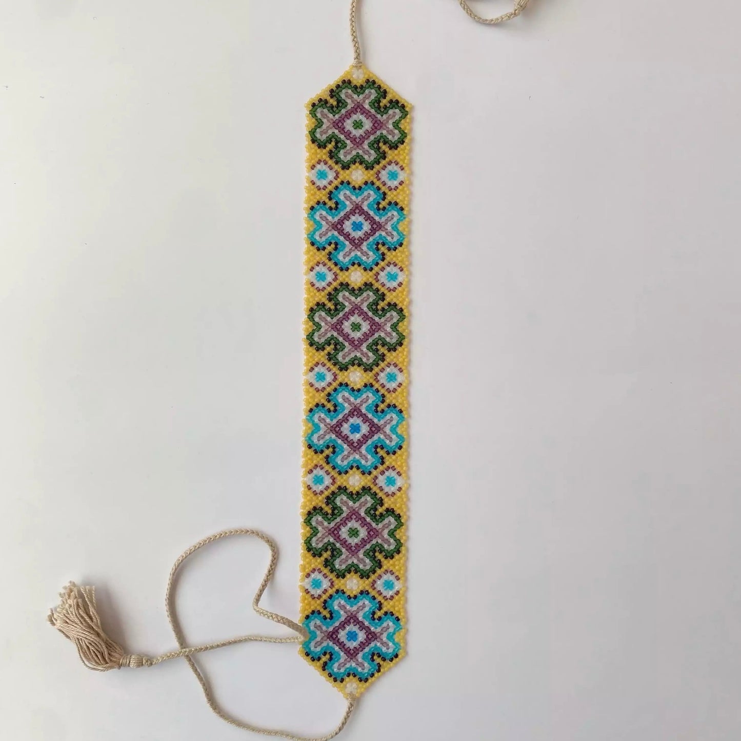 Collar "Petalia", silanka ucraniana tradicional con ornamento floral