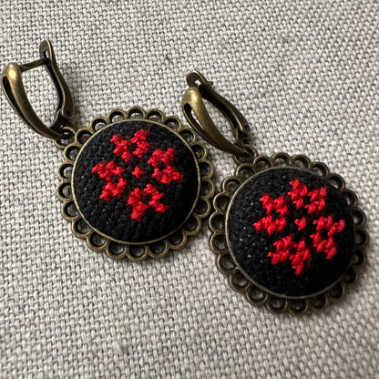 Juego de Collar y Aretes | Bordado | Rojo & Negro