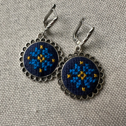 Juego de Collar y Aretes | Bordado | Azul & Amarillo